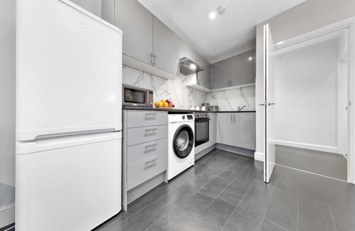 High Barnet Apartamento | Stunning 1-Bed Flat- London City-Sleeps 4- Parking Available- Book Instantly!