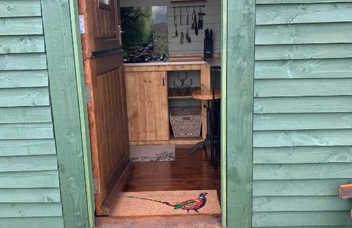 Cylch-Y-Garn Casa | Stunning 1-Bed shepherd hut