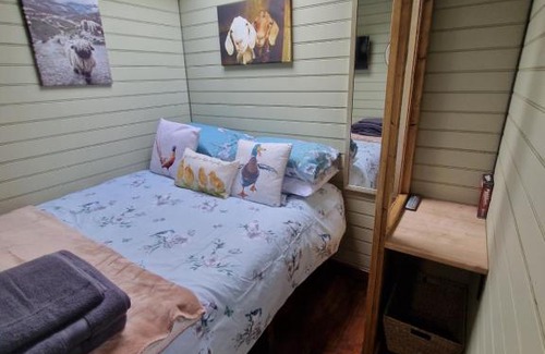 Cylch-Y-Garn Casa | Stunning 1-Bed shepherd hut
