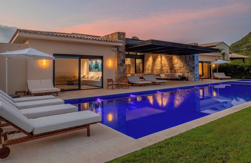 San José del Cabo Villa | Stunning 11Bd Villa, Chef + Butler + Indoor Tennis + Steps from the Beach!!!