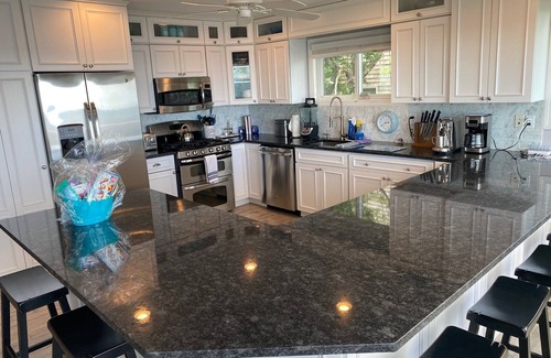 Plymouth Casa | Stunning 160 degree Direct Ocean Views! Renovated & well appointed Bluff House