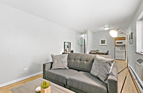 Lake View East Apartamento | Stunning 1BR Apartment at Center of Lakeview - Oakdale 211