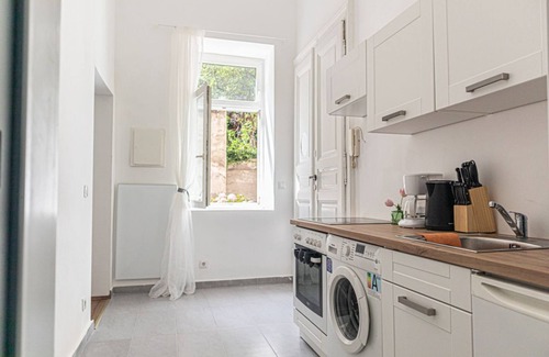 Wahring Apartamento | Stunning 1BR Apt. near AKH Building for Everyone