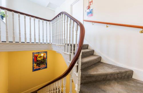 Hampton Wick Apartamento | Stunning 1BR Riverside View Apartment