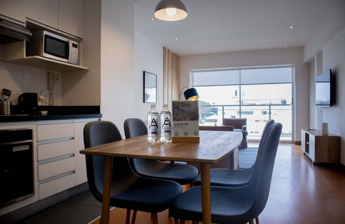 Chacarilla-Santa Cruz Apartamento | Stunning 1BR With Great Deco in Miraflores