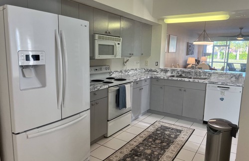 North Naples Condominio | Stunning 2/2 Carlton Lakes Condo: Your Naples, FL Paradise Awaits!