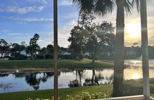 North Naples Condominio | Stunning 2/2 Carlton Lakes Condo: Your Naples, FL Paradise Awaits!