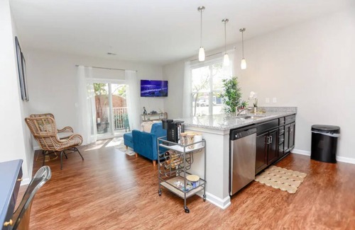 Norfolk Apartamento | Stunning 2 BDRM Apartment in the Heart Of Norfolk!