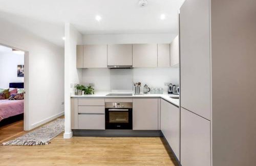 Bracknell Apartamento | STUNNING 2 BED/2 BATH IN TOWN CENTRE & PARKING!