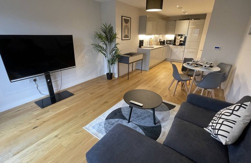 Bristol Floating Harbour Apartamento | Stunning 2-Bed Apartment in Bristol with Parking