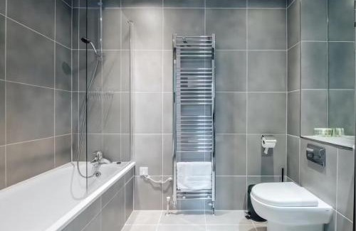 Notting Dale Apartamento | Stunning 2-Bed Apt & balcony in Notting Hill