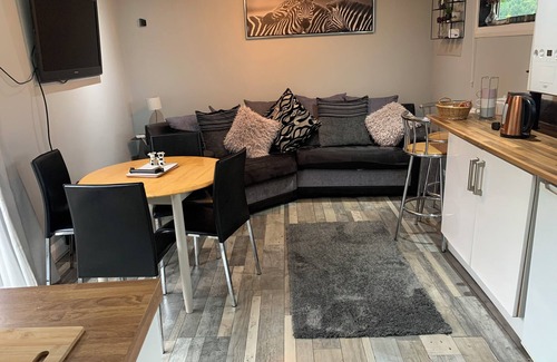 Denbigh Cabina | Stunning 2-bed Cabin in Nantglyn Denbigh
