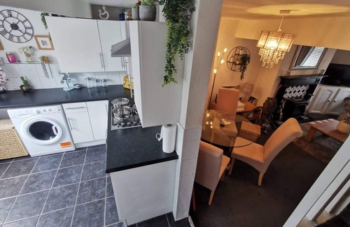Macclesfield Casa | Stunning 2-bed House in Macclesfield Cheshire