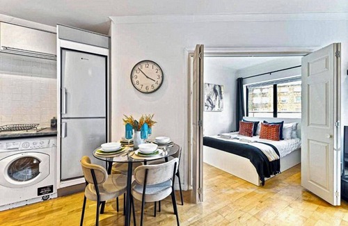 Castle Quarter Apartamento | Stunning 2-Bed in Cardiff with Balcony
