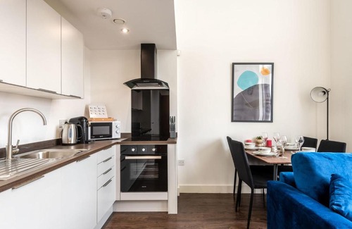 Rotherham Apartamento | Stunning 2 Bed Riverside Apartment with Balcony