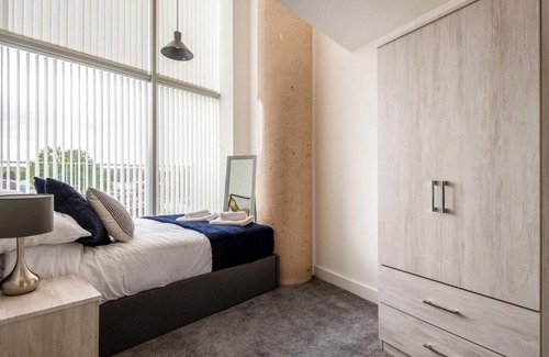 Rotherham Apartamento | Stunning 2 Bed Riverside Apartment with Balcony