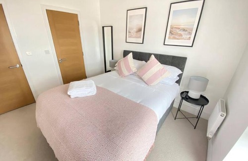 Hamworthy Apartamento | Stunning 2 bed, water front Poole Quay Apartment.
