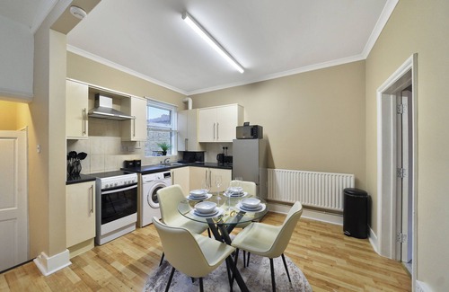 Walpole Apartamento | Stunning 2-Bedroom, Located In West London