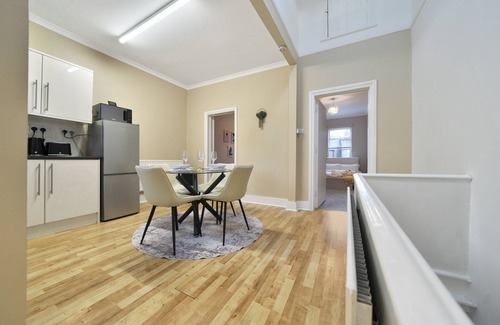 Walpole Apartamento | Stunning 2-Bedroom, Located In West London