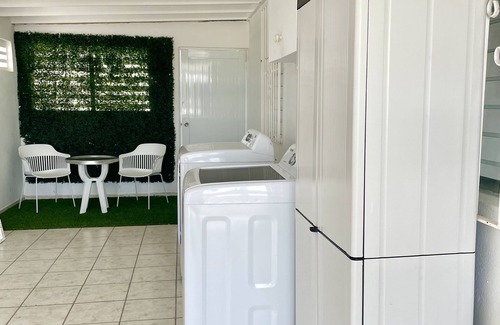 Sabana Abajo Apartamento | Stunning 2 BR Private Apartment with Free Laundry & Parking