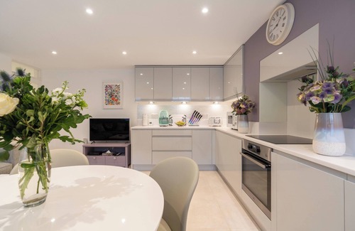 Cheltenham Casa | Stunning 2BD in the Heart of Cheltenham