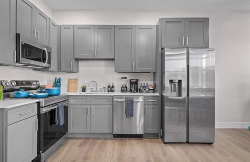 Cleveland Apartamento | Stunning 2BR-1BR Apt+ mins to Zoo & D/T+HD Projector