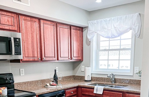 Laconia Condominio | Stunning 2br/2ba lake view sleeps six in Weirs