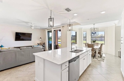 Lakewood Ranch Condominio | Stunning 2BR/2BA Unit overlooking the scenic Lakewood National Golf Course