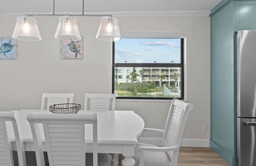 Sanibel Condominio | Stunning 2BR/2BA With Panoramic Gulf Front Views, Fully Remodeled!