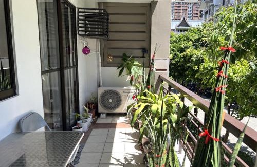 Ususan Apartamento | Stunning 2BR apt, 65 sq m Netflix at Rosewood Pointe Residences near BGC