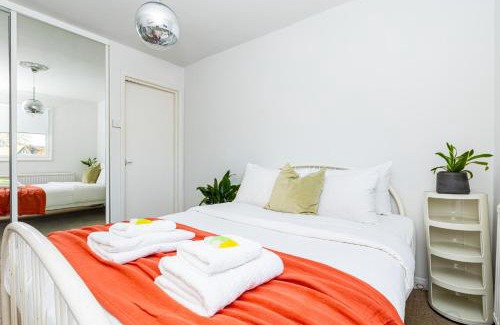 Dalston Apartamento | Stunning 2BR Apt wPatio in Dalston, 2 min to Tube