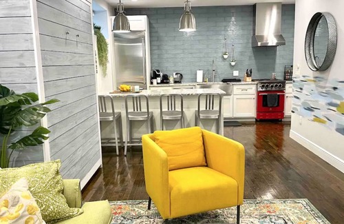 Barton Hills Casa | Stunning 2BR & Family Friendly w/cowboy pool near Zilker/Barton Hills