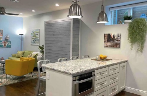 Barton Hills Casa | Stunning 2BR & Family Friendly w/cowboy pool near Zilker/Barton Hills