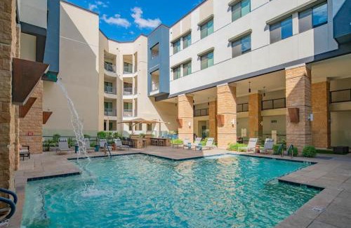 North Scottsdale Apartamento | Stunning 2BR Kierland Common, TPC Golf, Pool, Gym, W-D