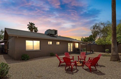 Village Park Four Casa | Stunning 3 Bd / 2 Ba | 10-Minute Walk to Sloan/Riverview Parks!