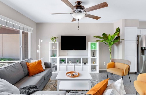Village Park Four Casa | Stunning 3 Bd / 2 Ba | 10-Minute Walk to Sloan/Riverview Parks!