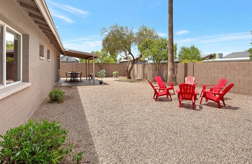 Village Park Four Casa | Stunning 3 Bd / 2 Ba | 10-Minute Walk to Sloan/Riverview Parks!