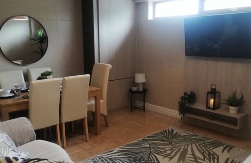 Huyton Apartamento | Stunning 3 Bed, 2 Bath Apartment, Sleeps 8 in Liverpool