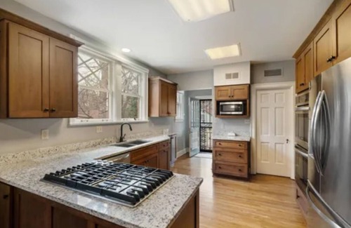 Memphis Casa | Stunning 3 bed, 3 bathroom house [sleeps 8] in Midtown, 9 min drive to Beale St.