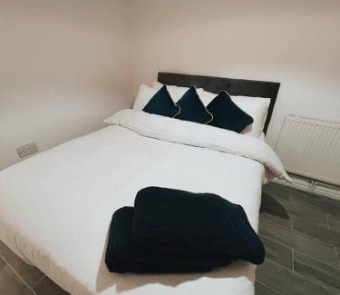 Oldbury Casa | Stunning 3-Bed House in Oldbury