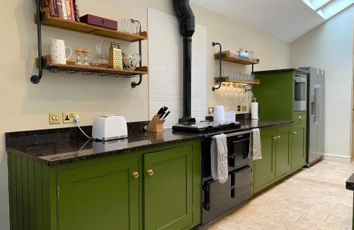 Llanychan Casa | Stunning 3-Bed House in a private hidden valley