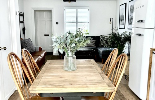 Kemptown Cabaña | Stunning 3 bedroom & 2 bathroom cottage with patio