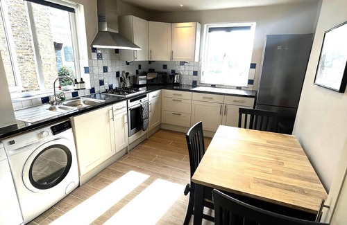 Shaftesbury Apartamento | Stunning 3 bedroom, 3 Bathroom home with roof terrace. Central London. Sleeps 6.