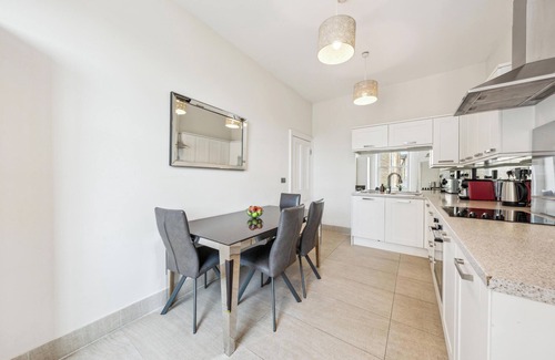 Frognal and Fitzjohns Apartamento | Stunning 3-bedroom apartment in Hampstead by StayStayStay