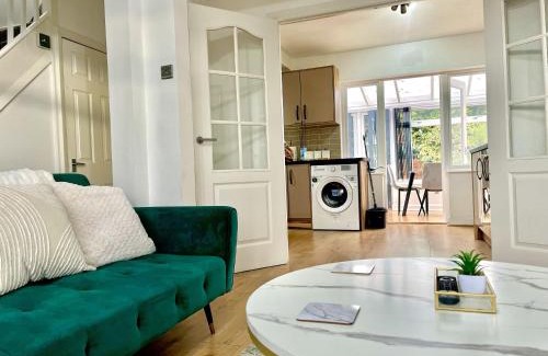 Sheldon Casa | Stunning 3 Bedroom House Near Birmingham Airport and NEC