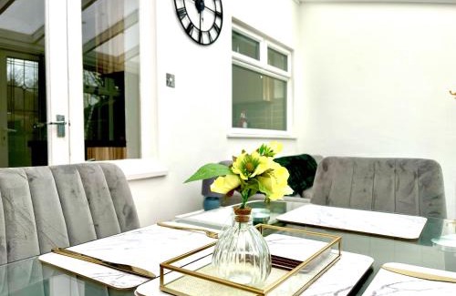 Sheldon Casa | Stunning 3 Bedroom House Near Birmingham Airport and NEC