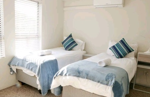 Prince's Grant Golf Estate Apartamento | Stunning 3 bedroom self catering apartment with private beach on a Golf Estate.