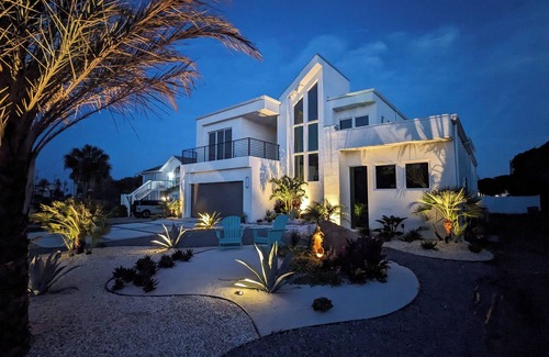 Ormond-by-the-Sea Casa | Stunning 3-bedroom Contemporary Catagory 5 Hurricane home in Ormond by the Sea