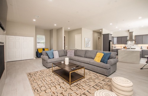 Escondido Casa | Stunning 3 bedroom with Pool/Hot Tub/Game Room
