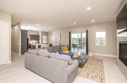 Escondido Casa | Stunning 3 bedroom with Pool/Hot Tub/Game Room